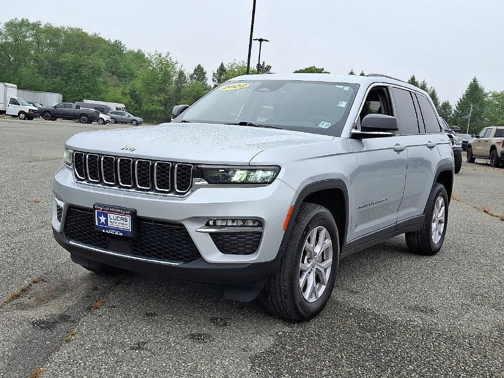 Used 2022 Silver Jeep Limited 4x4 image 5