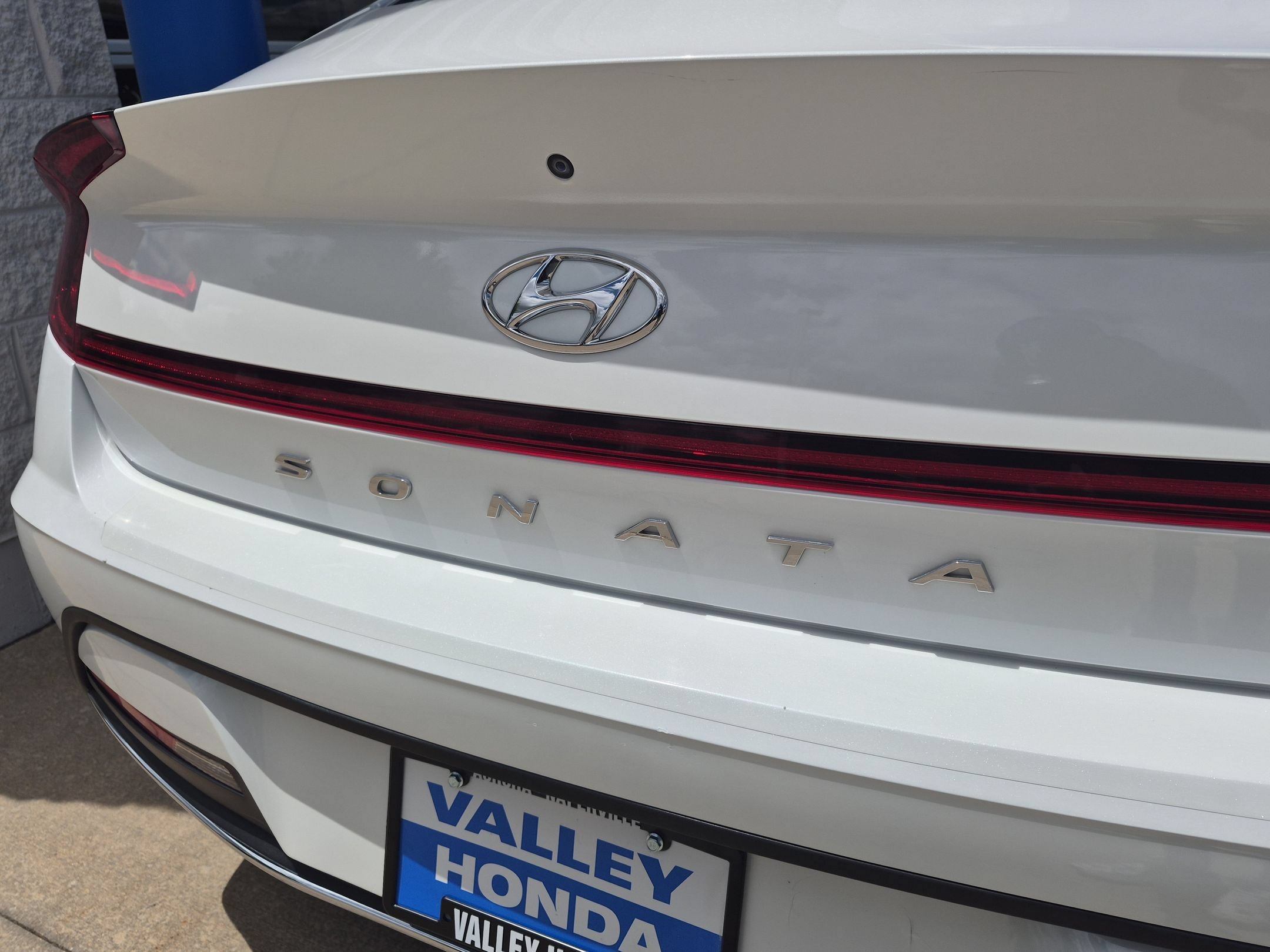 Used 2022 Quartz White Hyundai SE image 24