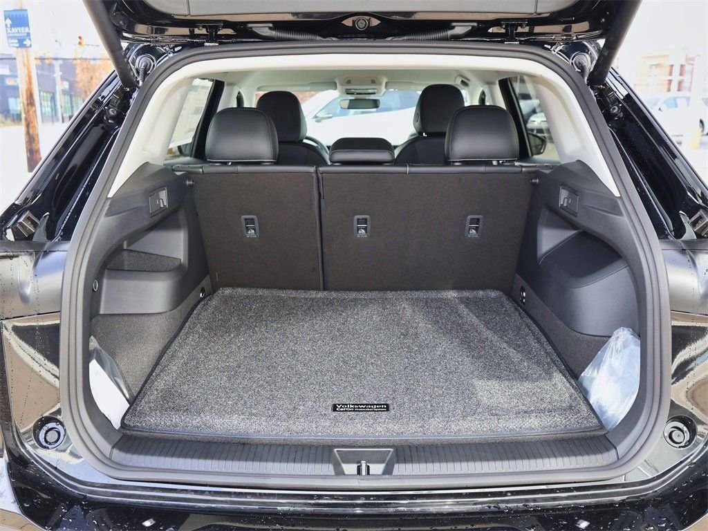 New 2026 Black Volkswagen 2.0T SE image 10