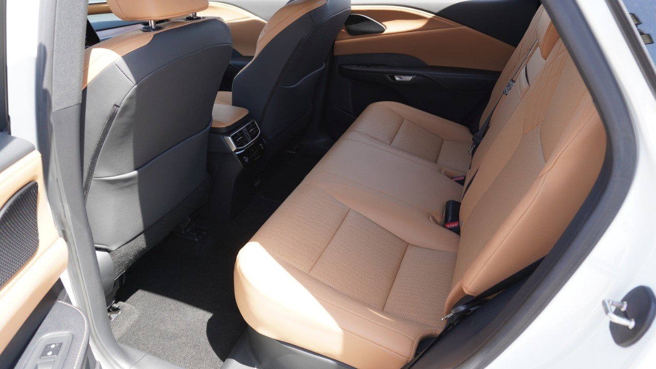 Used 2025 White Lexus RX 350 Premium image 31