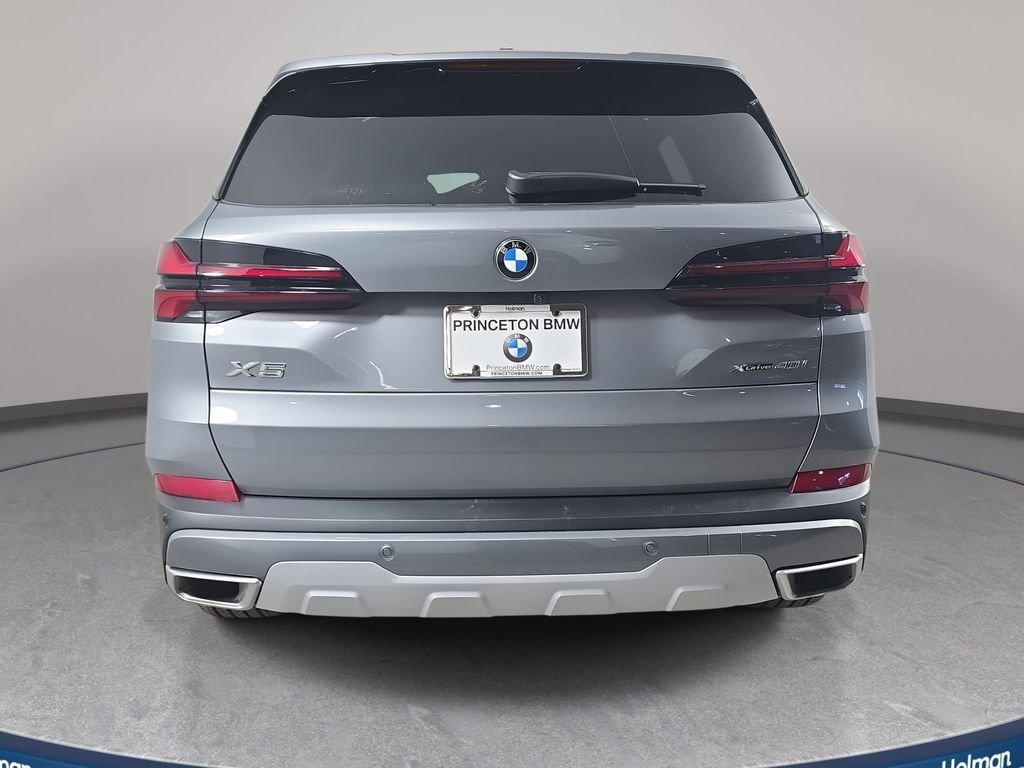 Used 2026 Skyscraper Grey Metallic BMW xDrive40i image 7