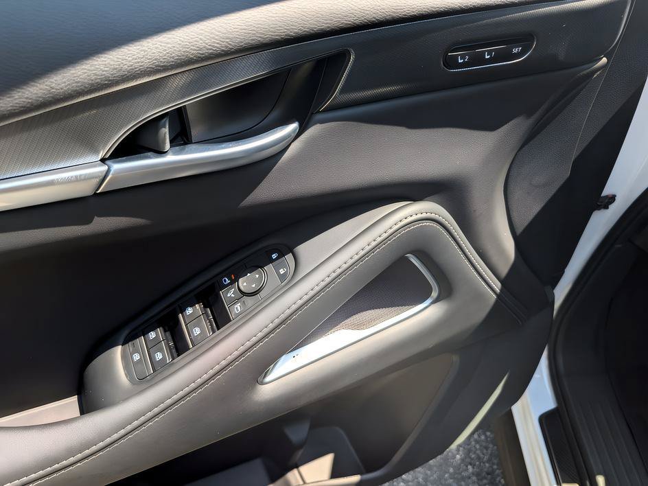 New 2027 Radiant White/Black Obsidian INFINITI SPORT image 10