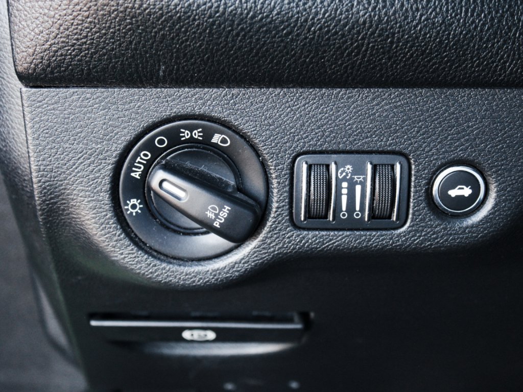Used 2015 Sublime Pearl Coat Dodge R/T image 11