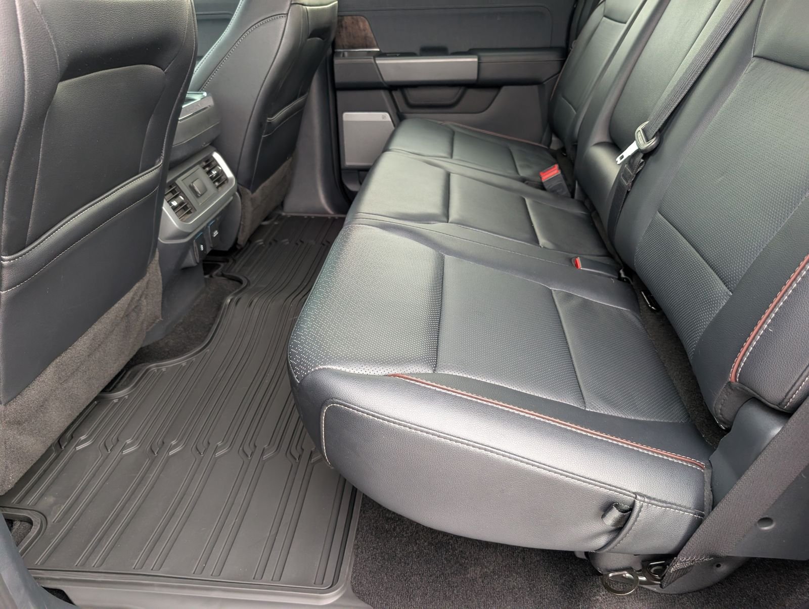 Used 2022 Agate Black Metallic Ford Lariat image 33