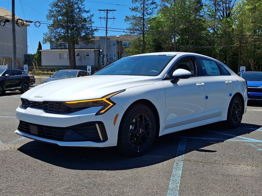 New 2026 Snow White Pearl Kia LXS FWD image 2