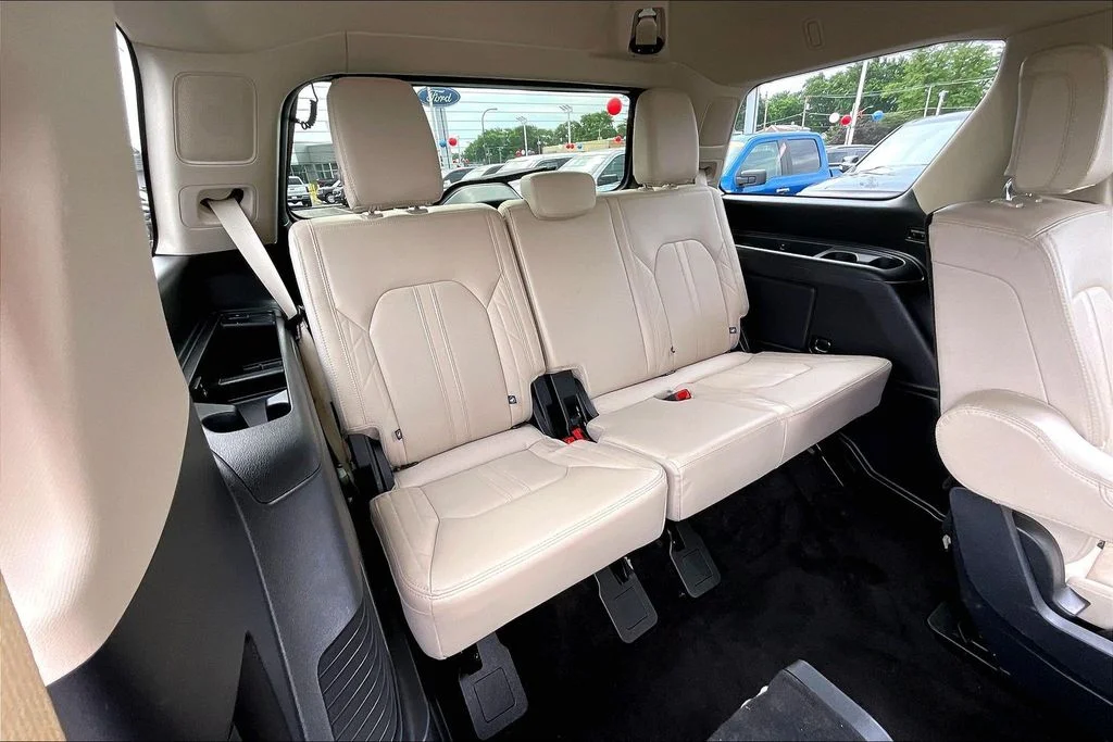 Used 2022 White Ford Platinum image 27