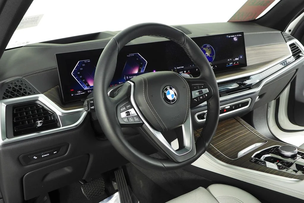 Used 2026 White BMW sDrive40i image 31