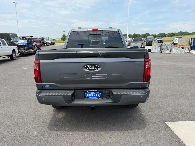 New 2026 Carbonized Gray Metallic Ford XLT image 6