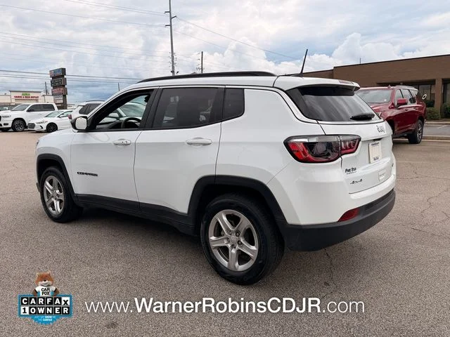 Used 2024 White Jeep Latitude image 10
