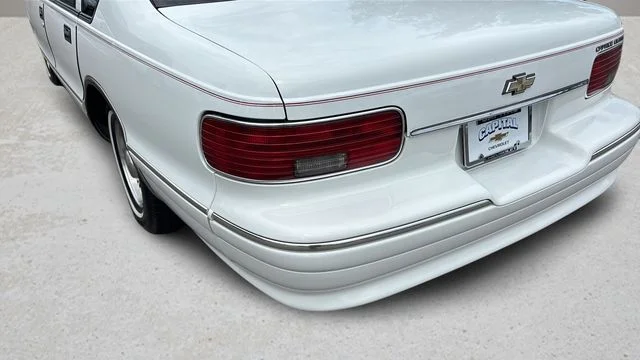 Used 1996 White Chevrolet Classic image 32