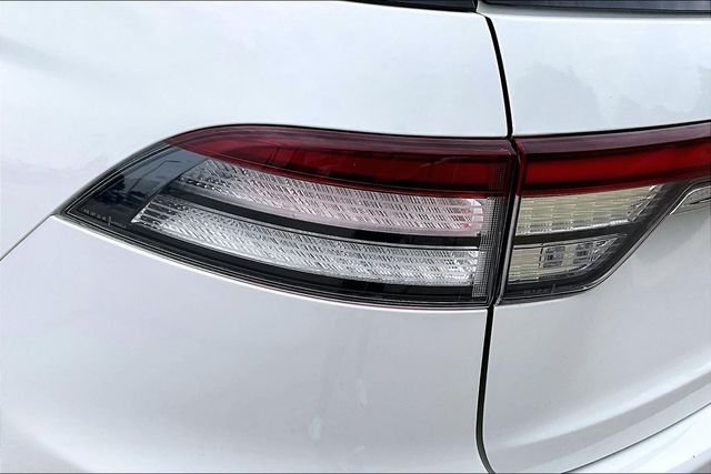 Used 2021 White Lincoln Reserve image 31