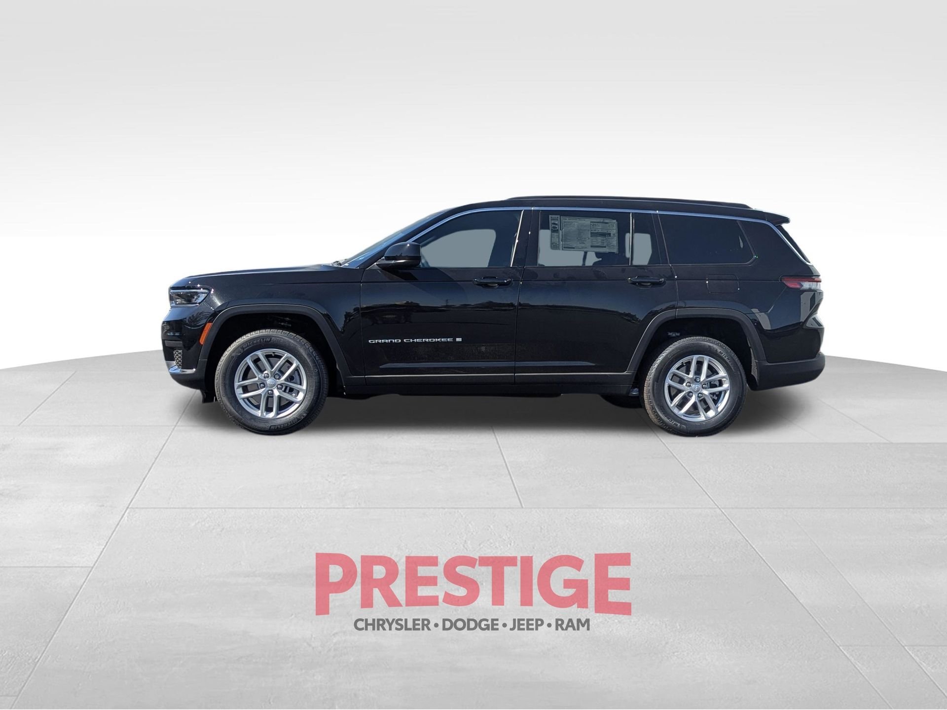 New 2026 Diamond Black Crystal Pearlcoat Jeep Laredo image 10