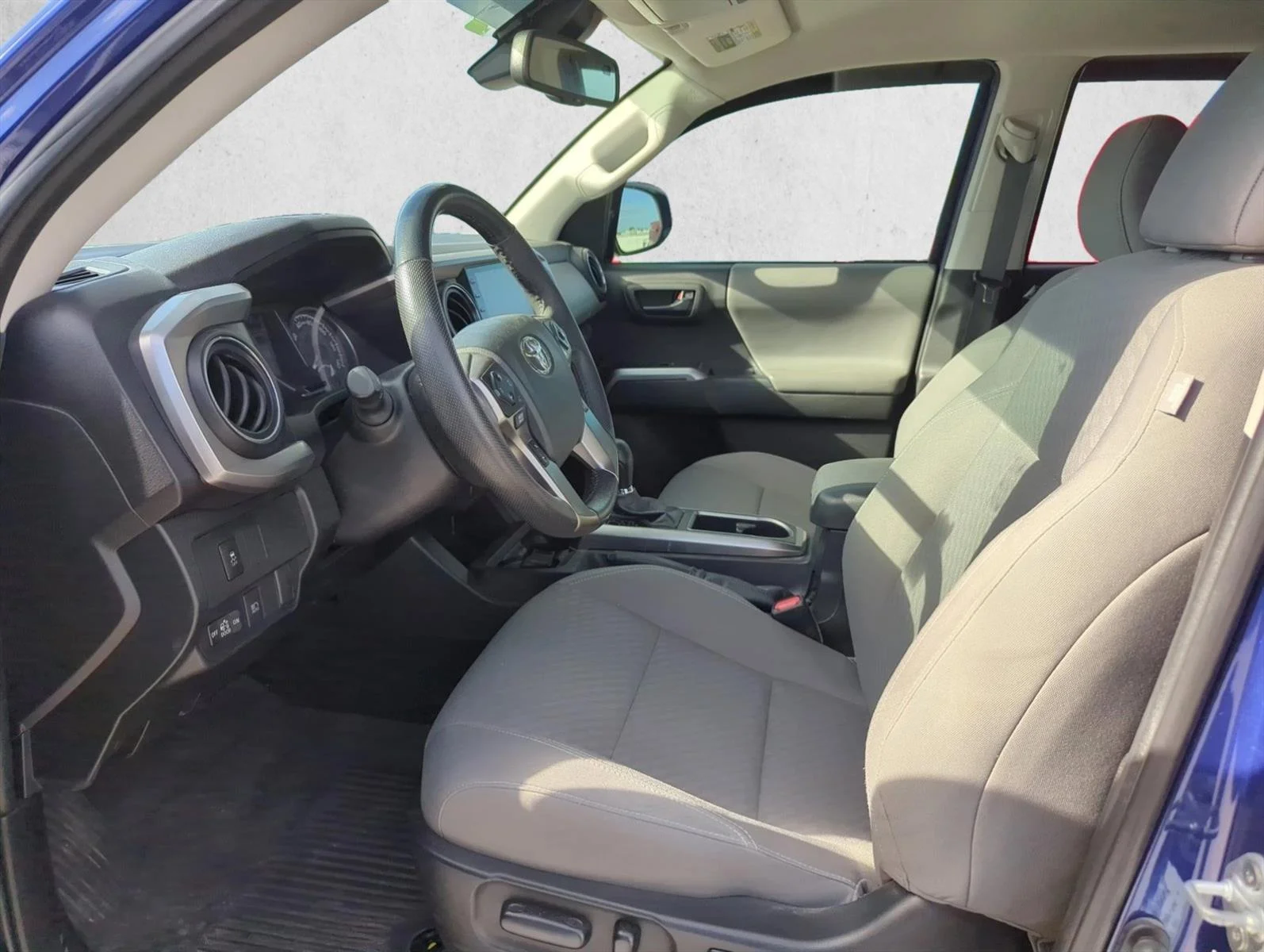 Used 2023 Blue Crush Metallic Toyota SR5 image 12