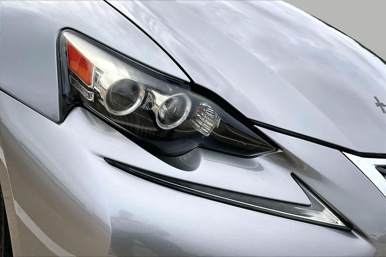 Used 2015 Atomic Silver Lexus  image 27