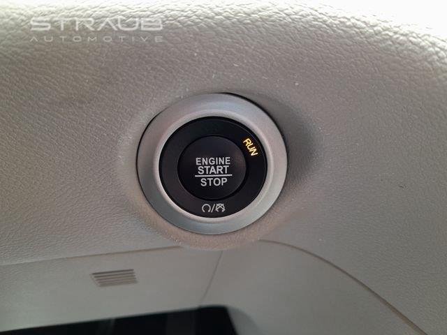 Used 2022 Brilliant Black Crystal Pearlcoat Chrysler Touring L image 19
