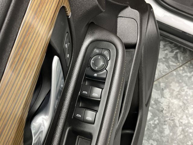 Used 2018 Summit White GMC SLE image 8