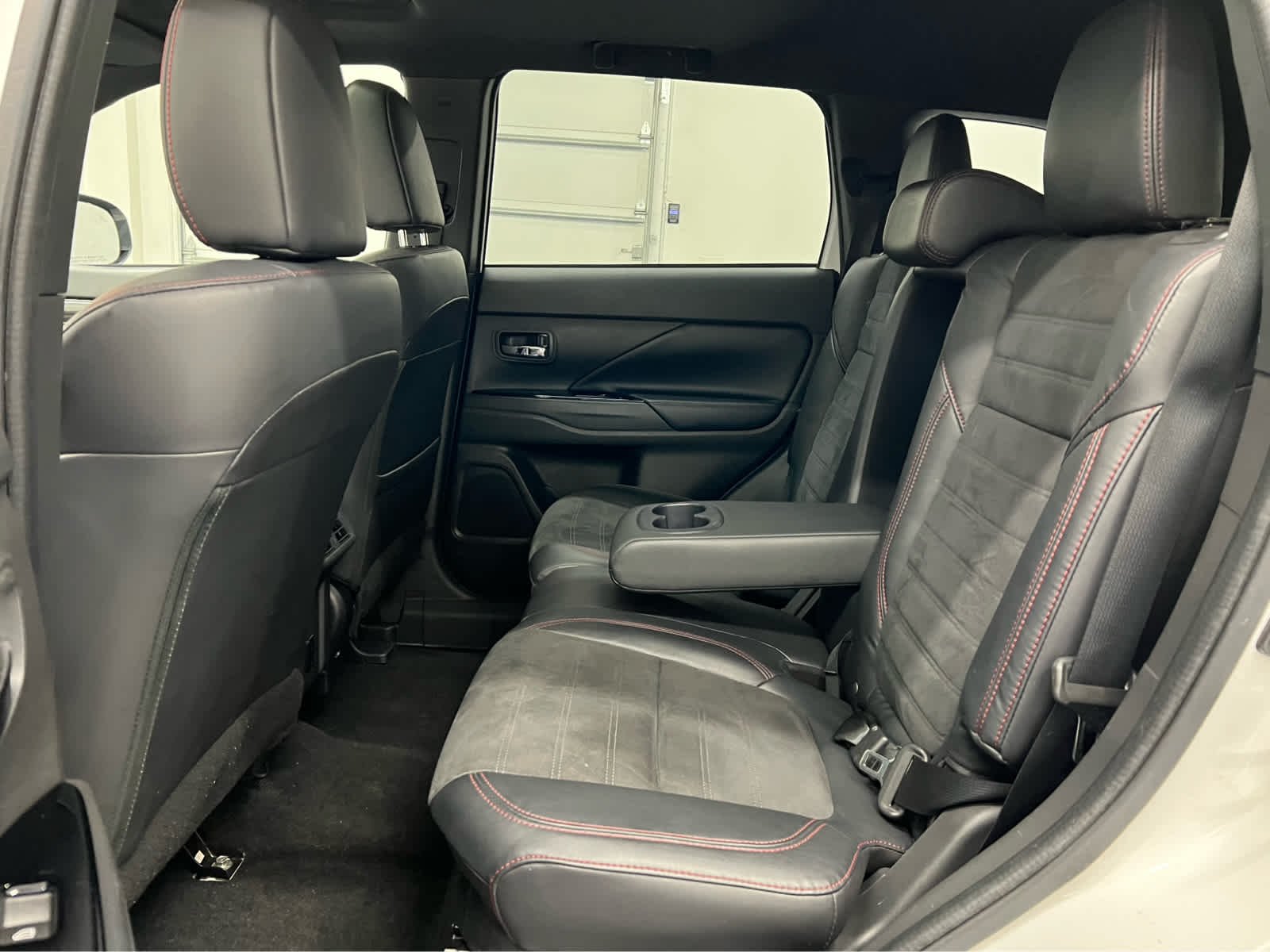Used 2020 Pearl White Mitsubishi LE image 24