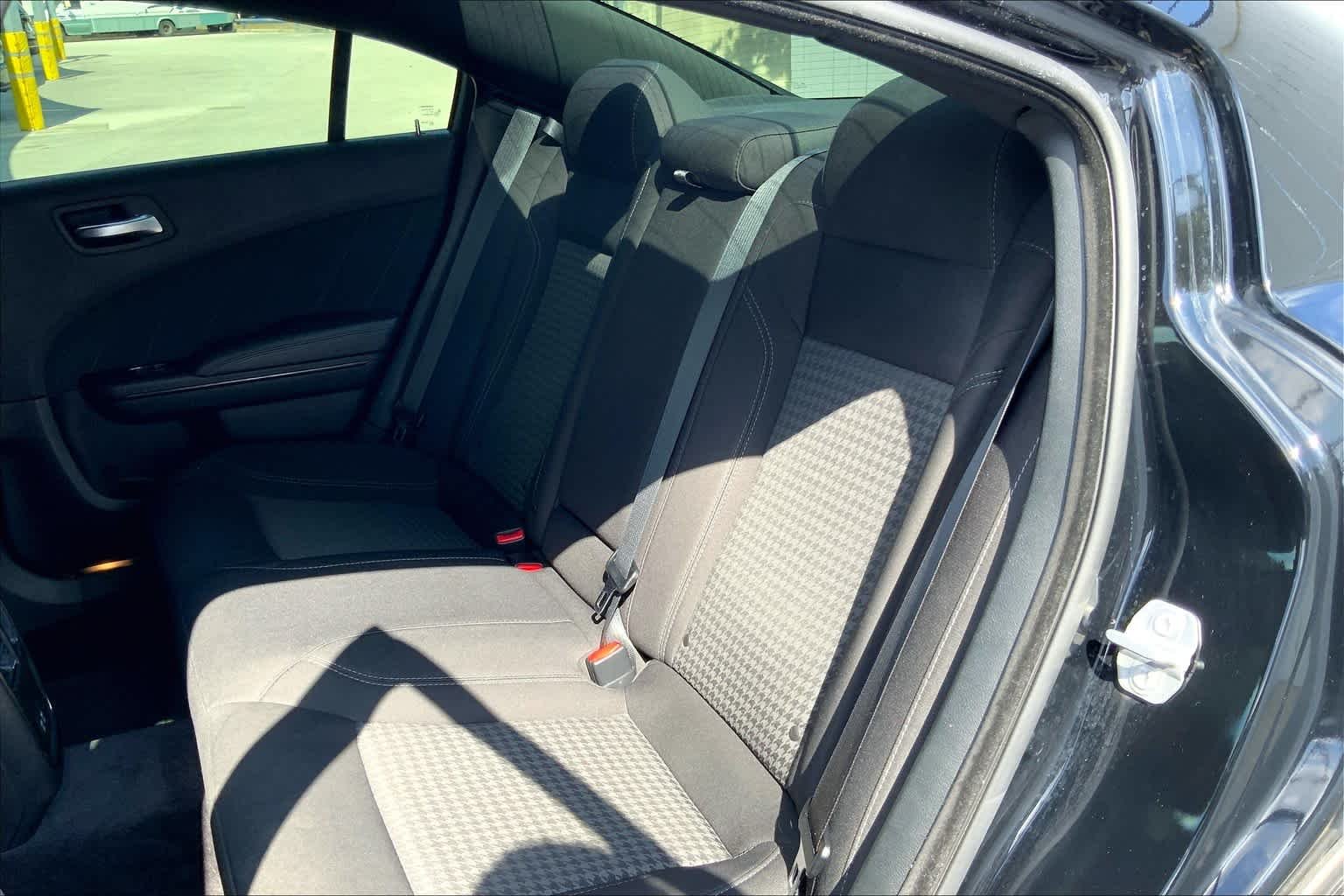 Used 2018 Pitch Black Clearcoat Dodge SXT Plus image 20