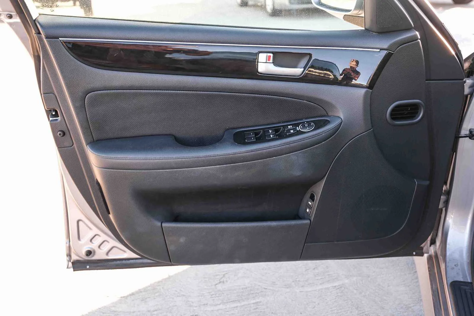 Used 2013 Titanium Gray Metallic Hyundai 3.8L image 23
