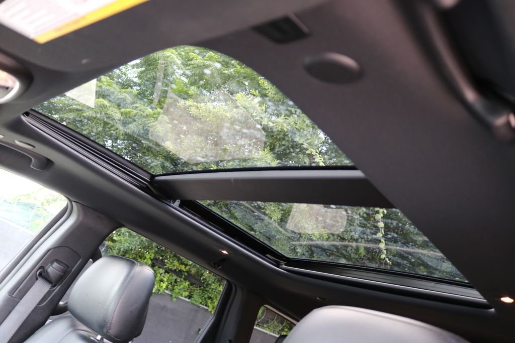 Used 2022 White Jeep Limited image 12