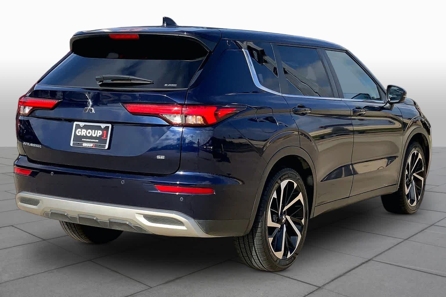 Used 2023 Cosmic Blue Metallic Mitsubishi SE image 13