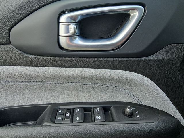Used 2022 Red Jeep Latitude image 24
