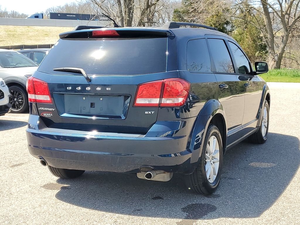 Used 2014 Blue Pearl Dodge SXT image 3
