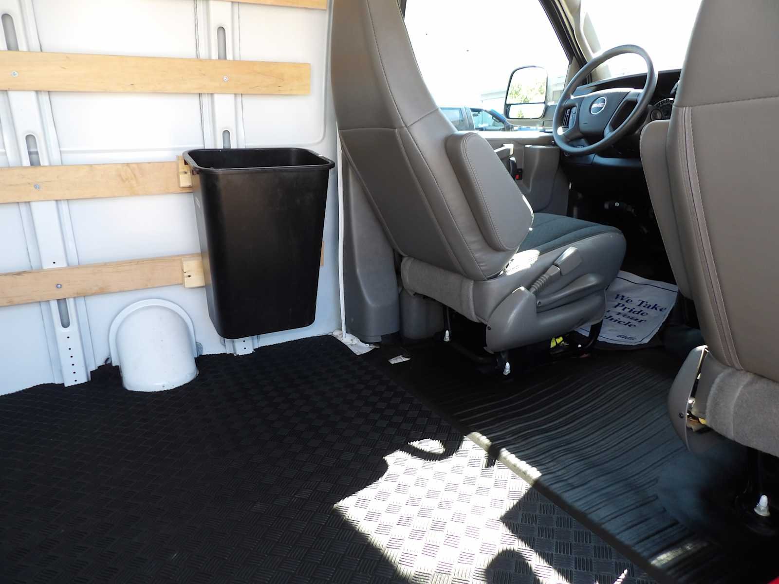 2023 GMC Savana Cargo Work Van - Photo 14