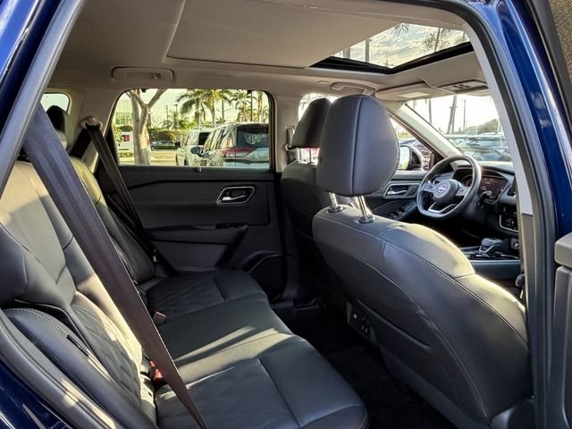 Used 2024 Blue Nissan Platinum image 16