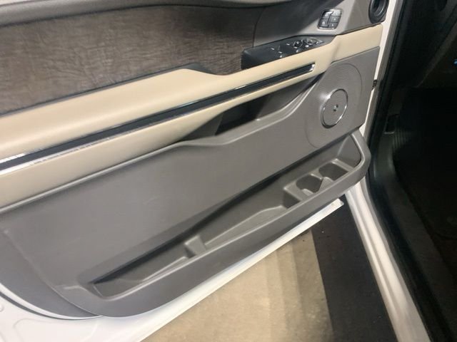 Used 2018 White Ford Limited image 24