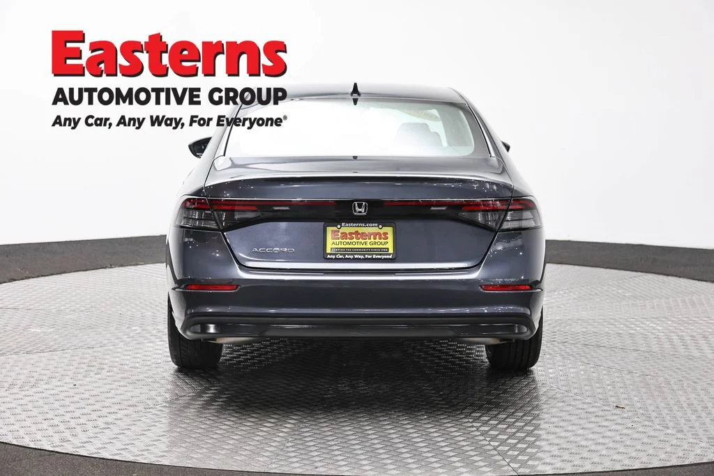 Used 2025 Gray Honda SE image 6