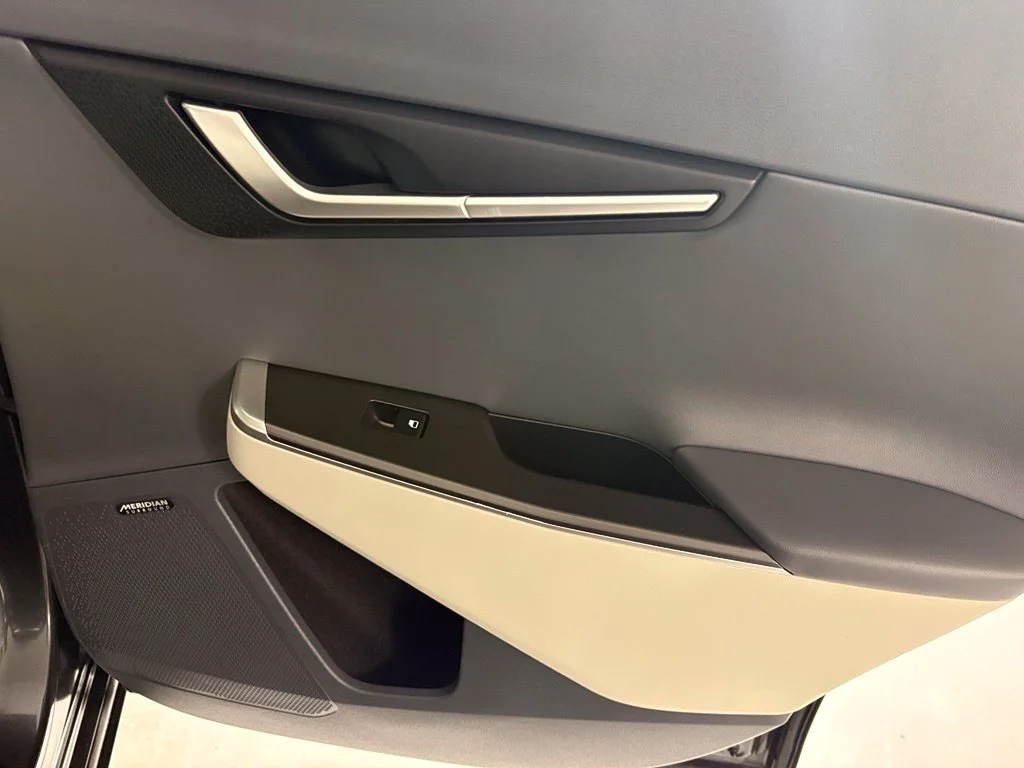 Used 2024 Gray Kia Wind image 15