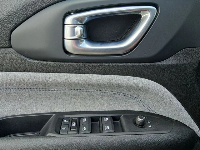 Used 2022 Red Jeep Latitude image 24