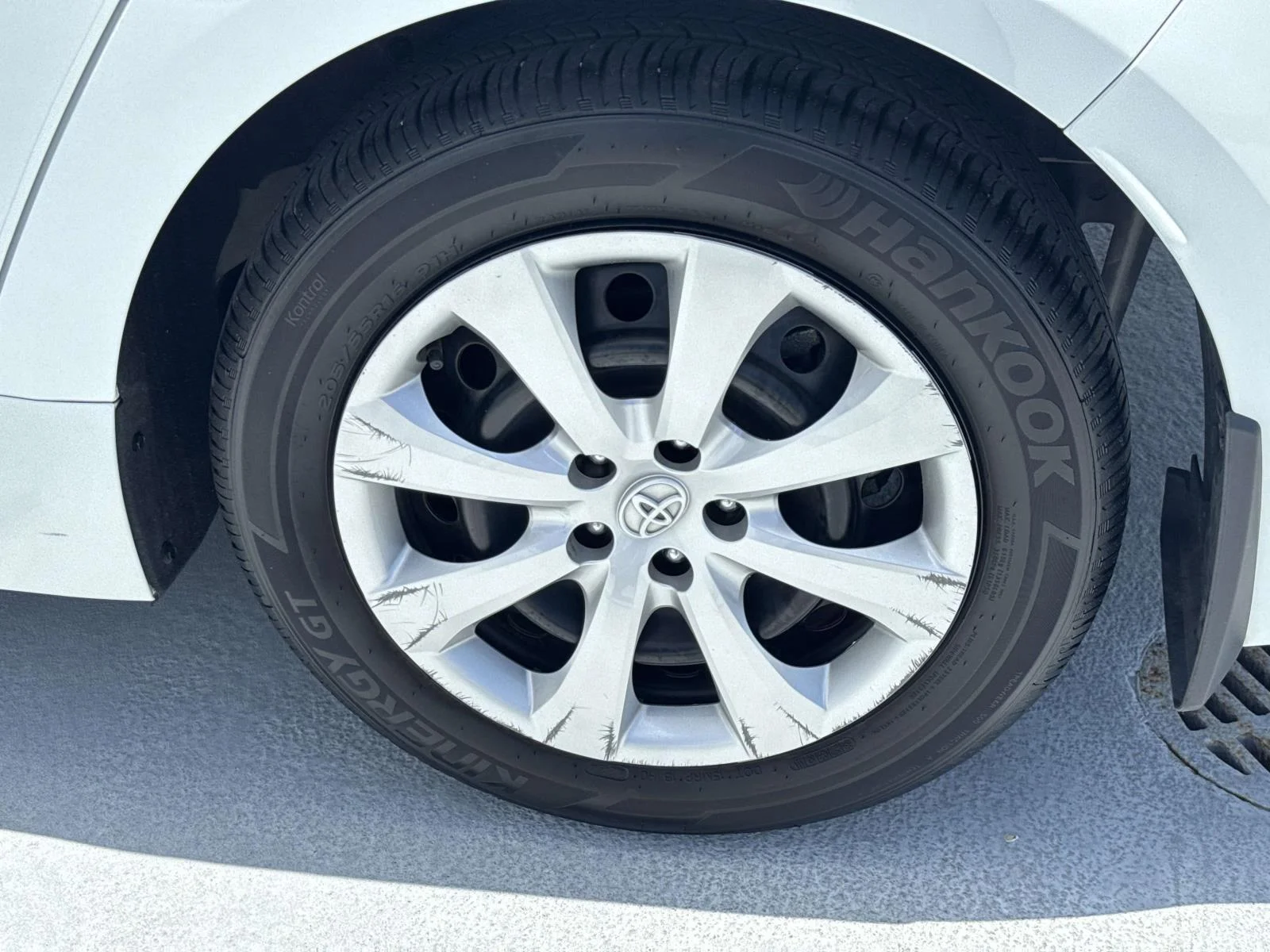 Used 2025 Wind Chill Pearl Toyota LE image 5