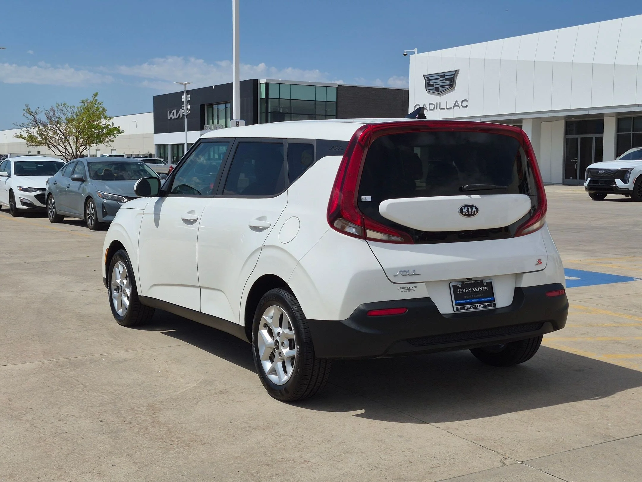 Used 2021 Snow White Pearl Kia S image 3