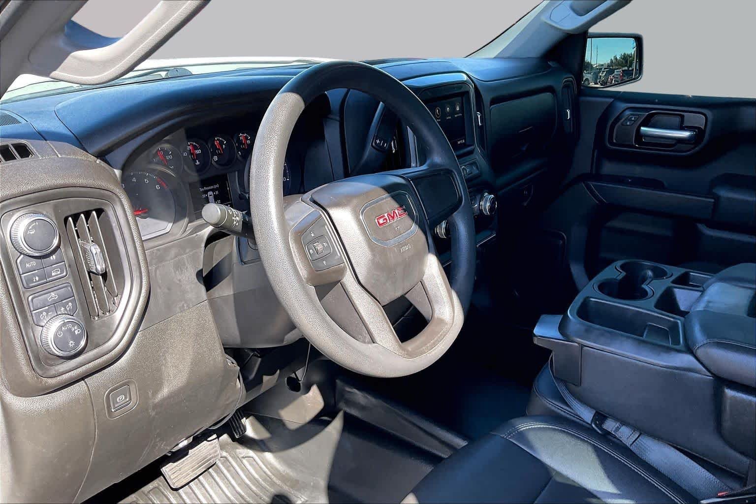 Used 2021 Summit White GMC  image 18