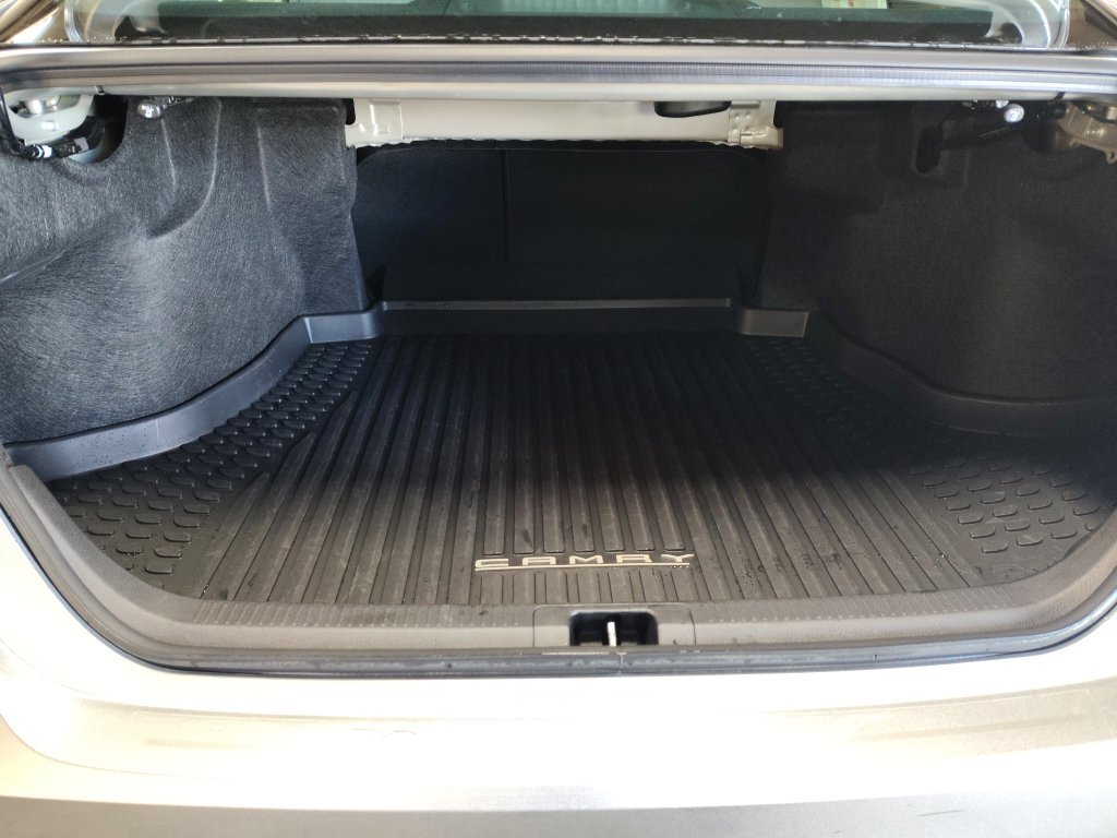 Certified Used 2025 Silver Toyota LE image 27