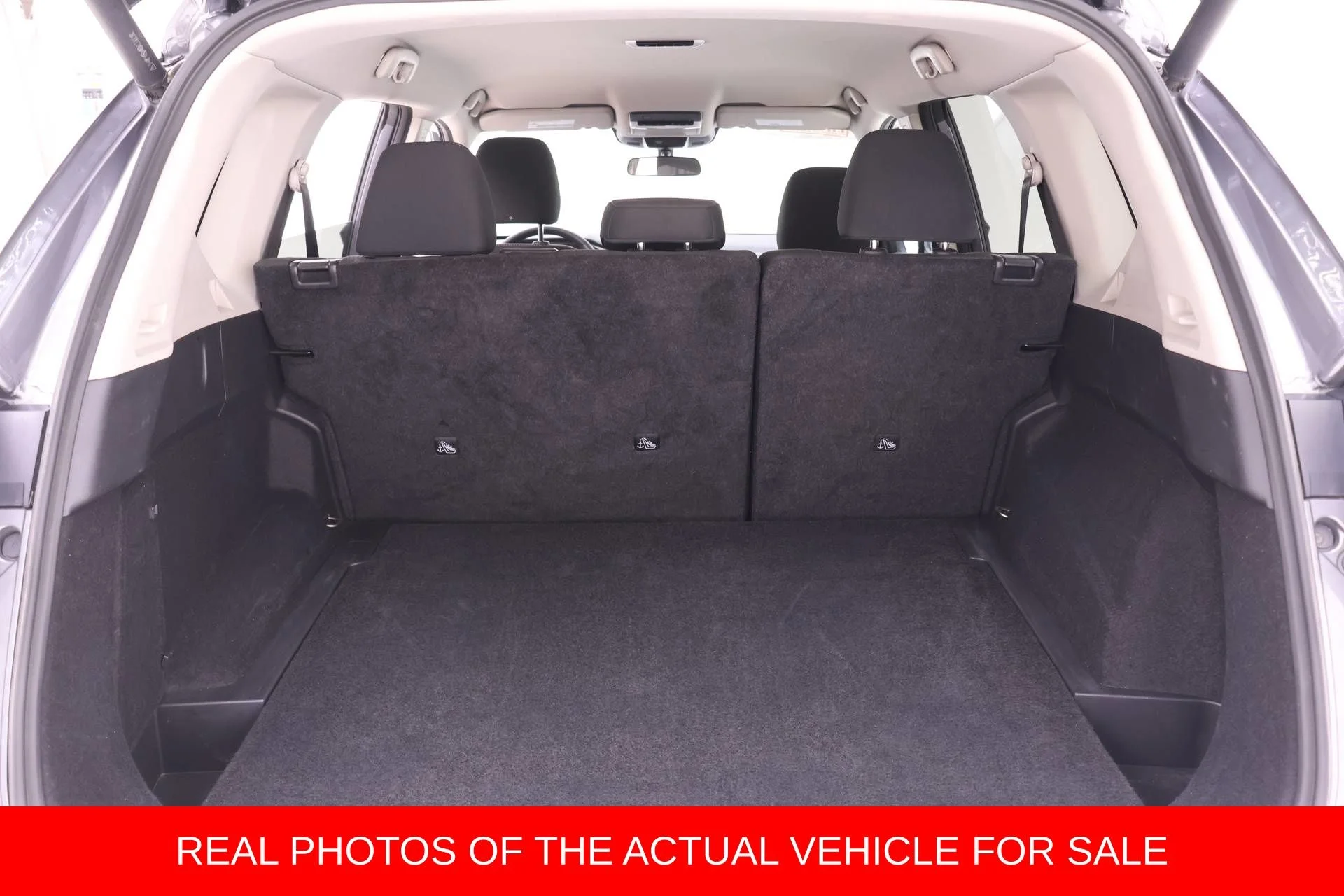 Used 2025 Gray Nissan SV image 14