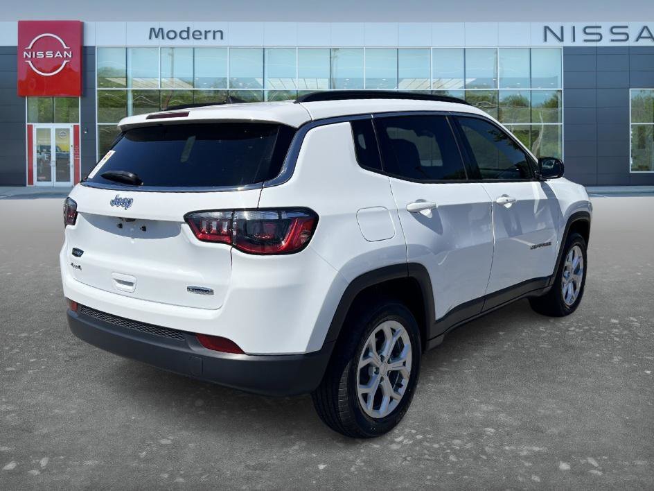 Used 2024 Bright White Clearcoat Jeep Latitude image 5