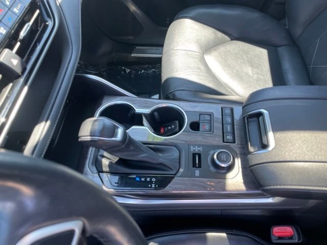 Used 2022 Gray Toyota Platinum image 26