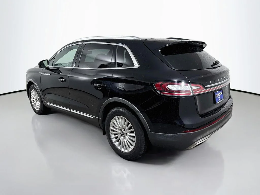 Used 2019 Infinite Black Metallic Lincoln Standard image 9