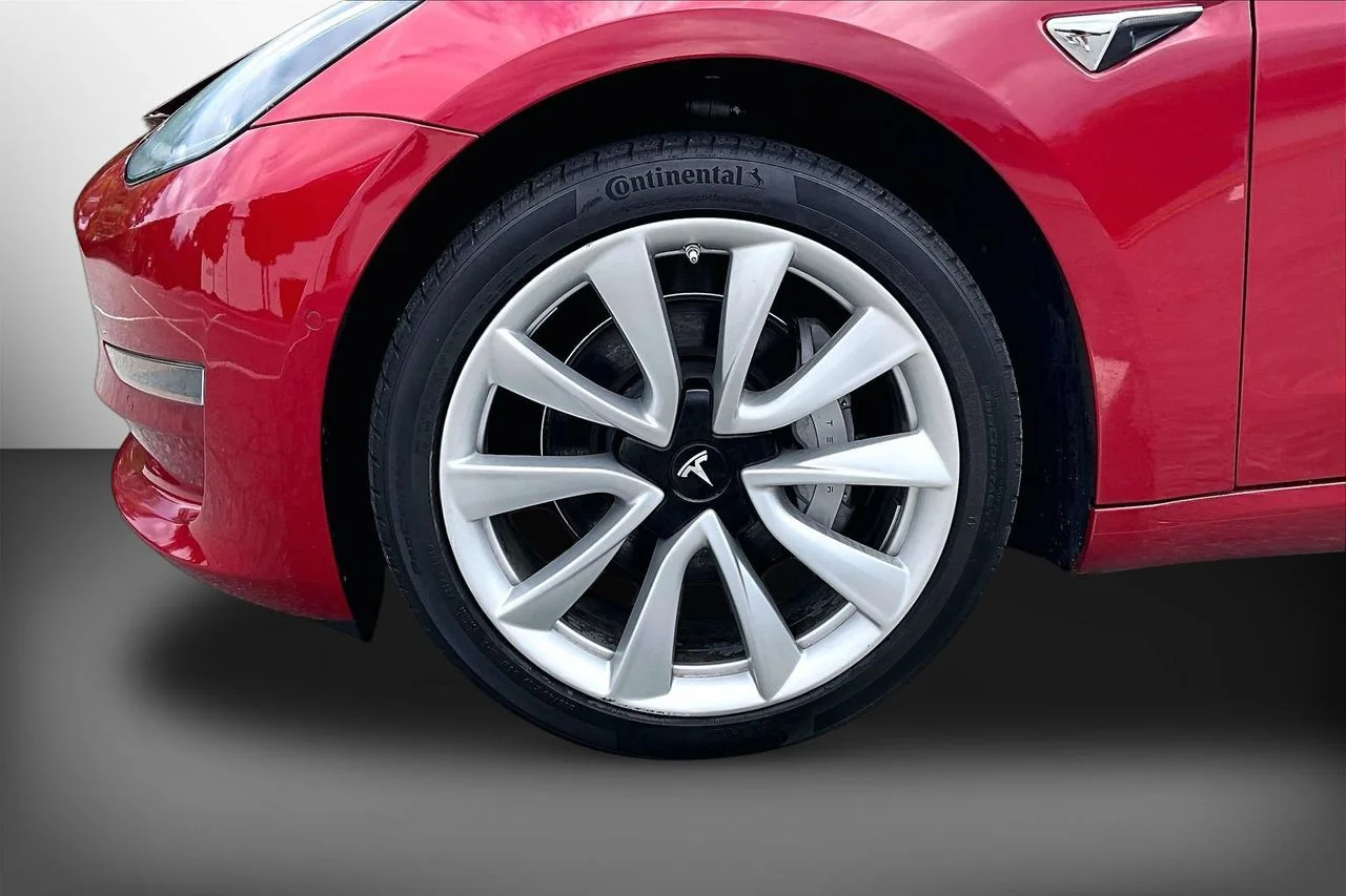 Used 2019  Tesla Long Range image 33