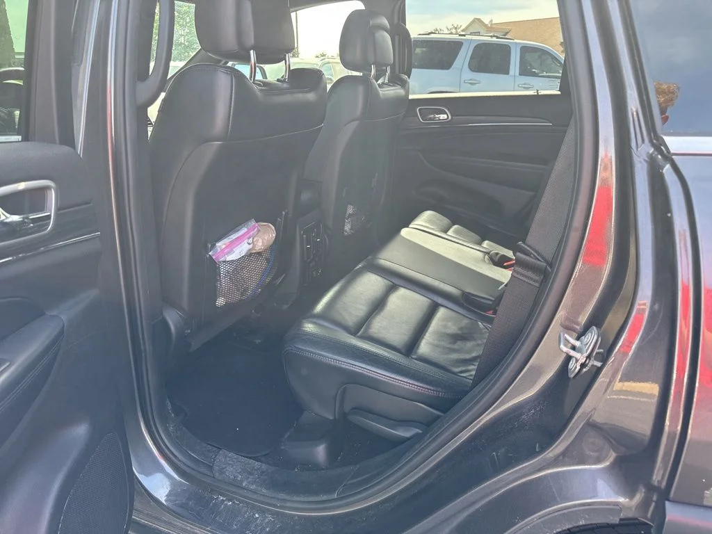 Used 2019 Granite Crystal Metallic Clearcoat Jeep Limited image 10