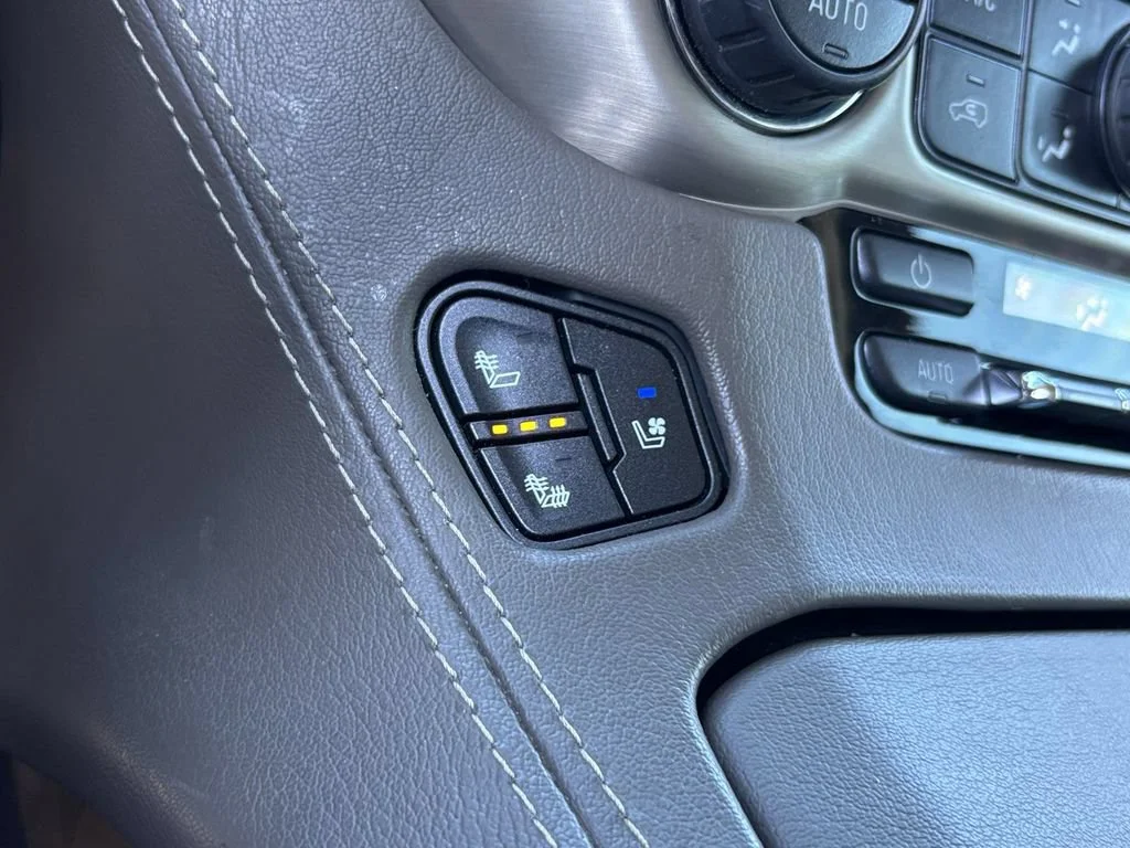 Used 2020 SUMMIT WHITE GMC Denali image 30