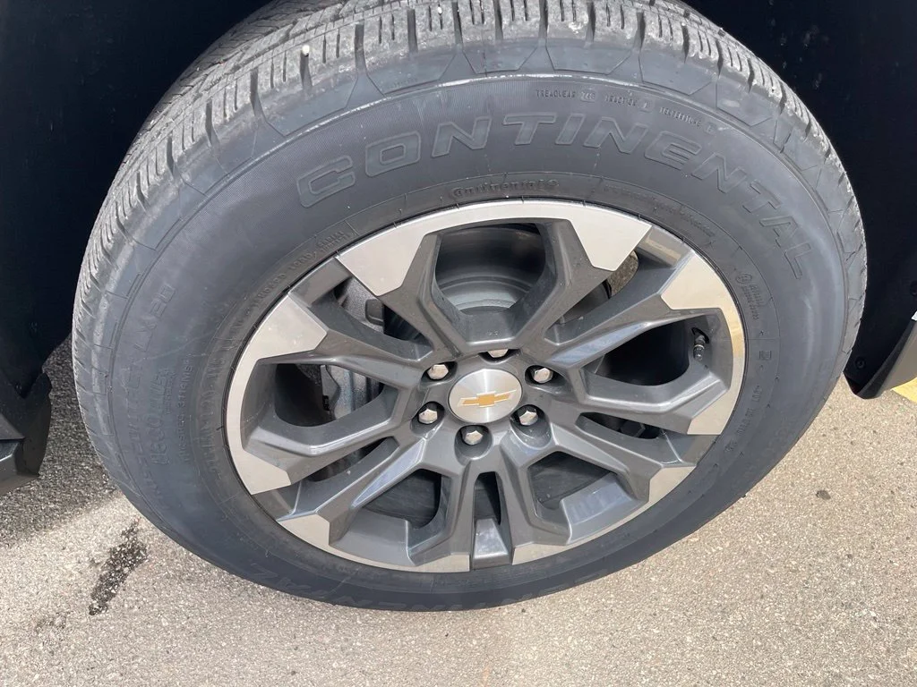 New 2026 Summit White Chevrolet LT image 37