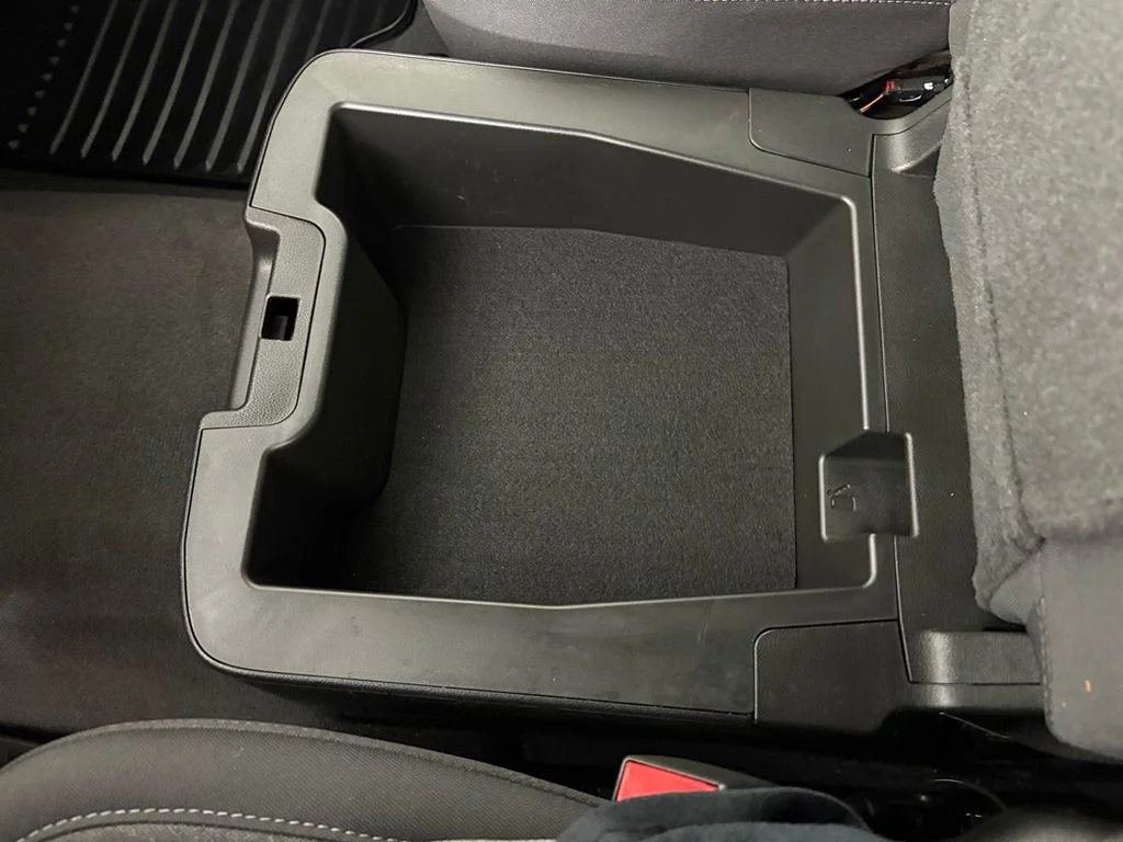 Used 2023 White GMC Elevation image 39
