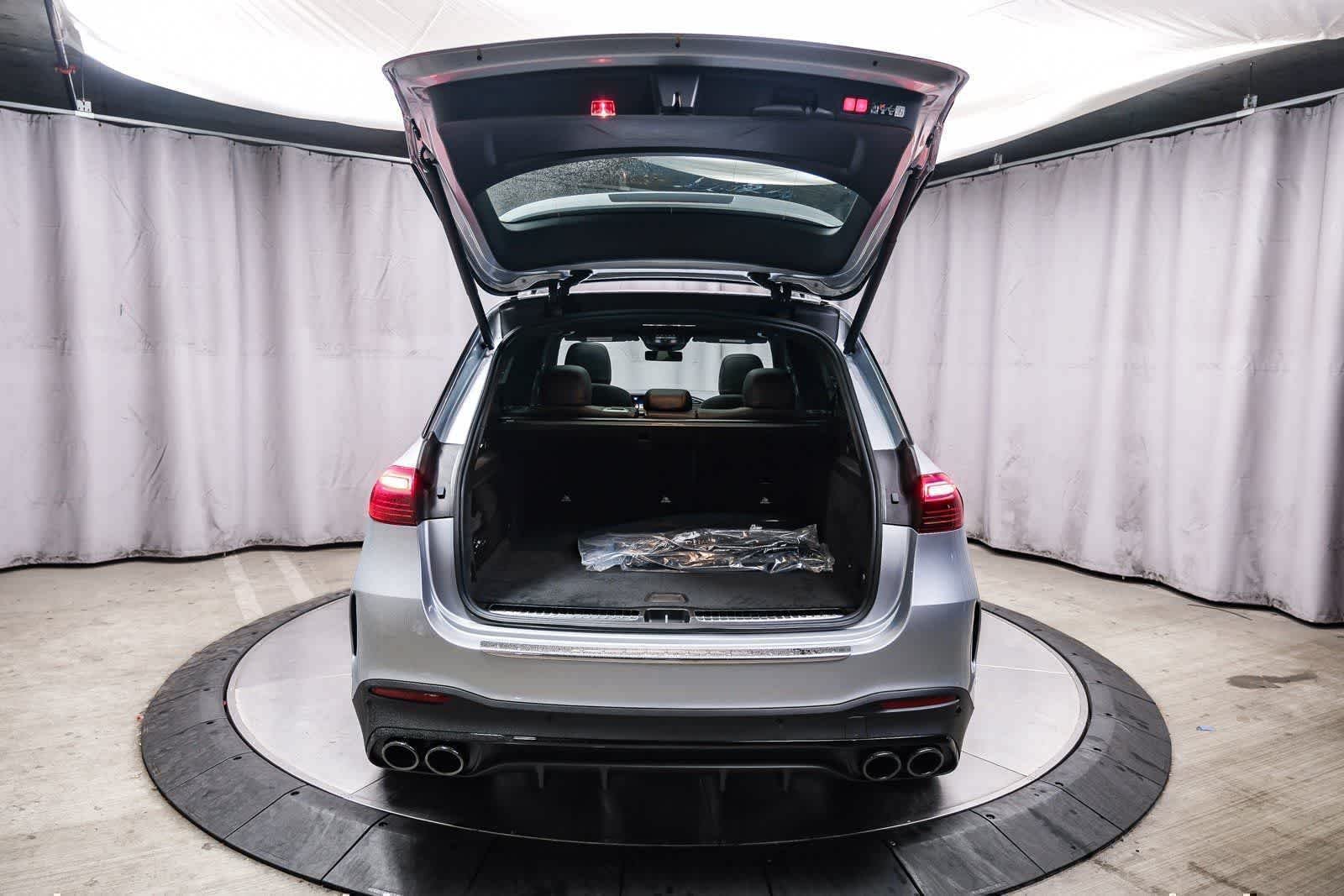 Nuevo Mercedes-Benz AMG® GLE 53 4MATIC+ SUV 2026 en color Cirrus Silver Metallic, imagen 27.