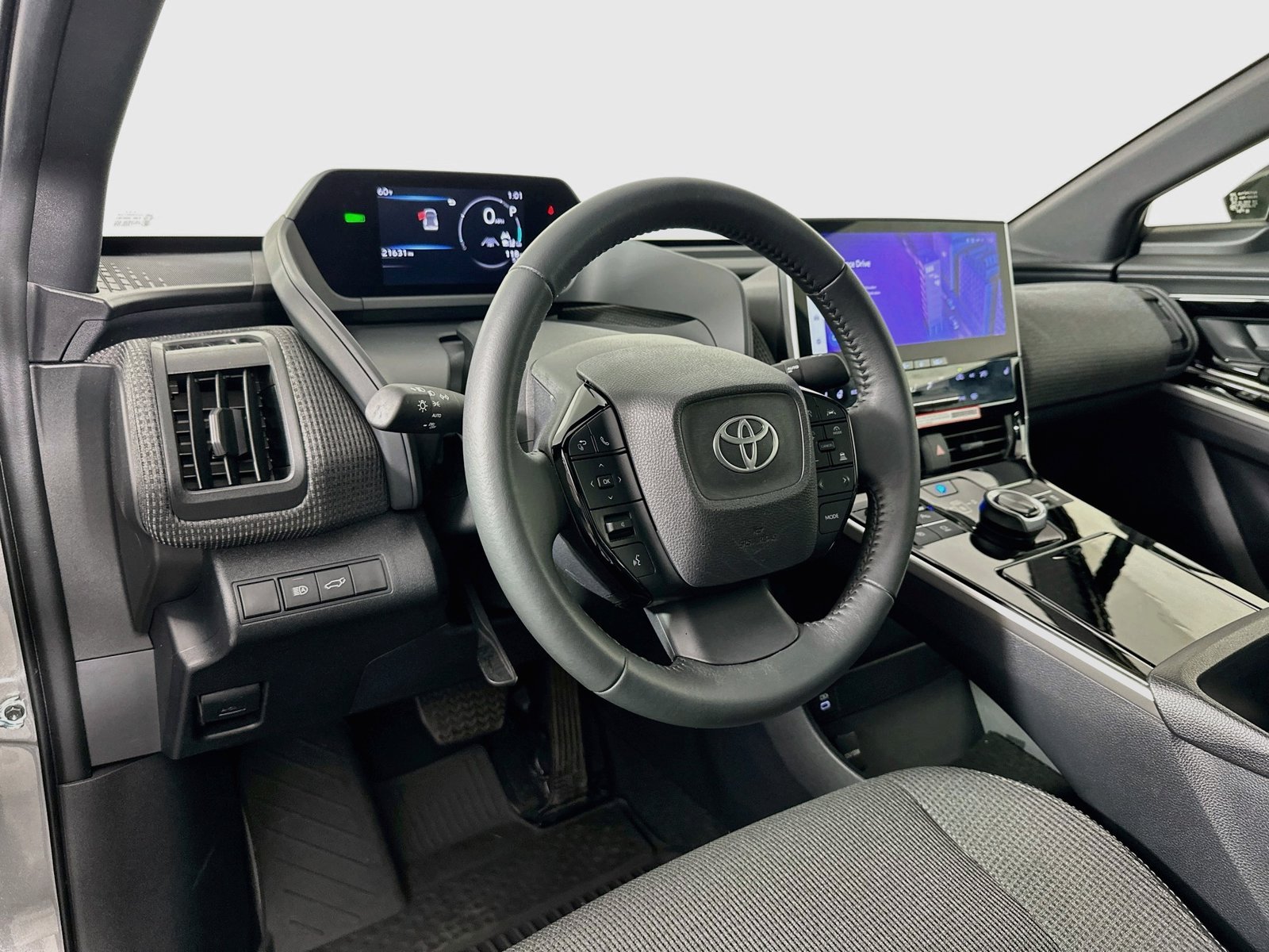 Used 2025 Heavy Metal Toyota XLE image 9