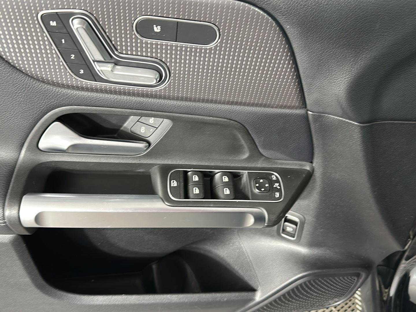 Used 2021 Cosmos Black Metallic Mercedes-Benz GLB 250 image 19