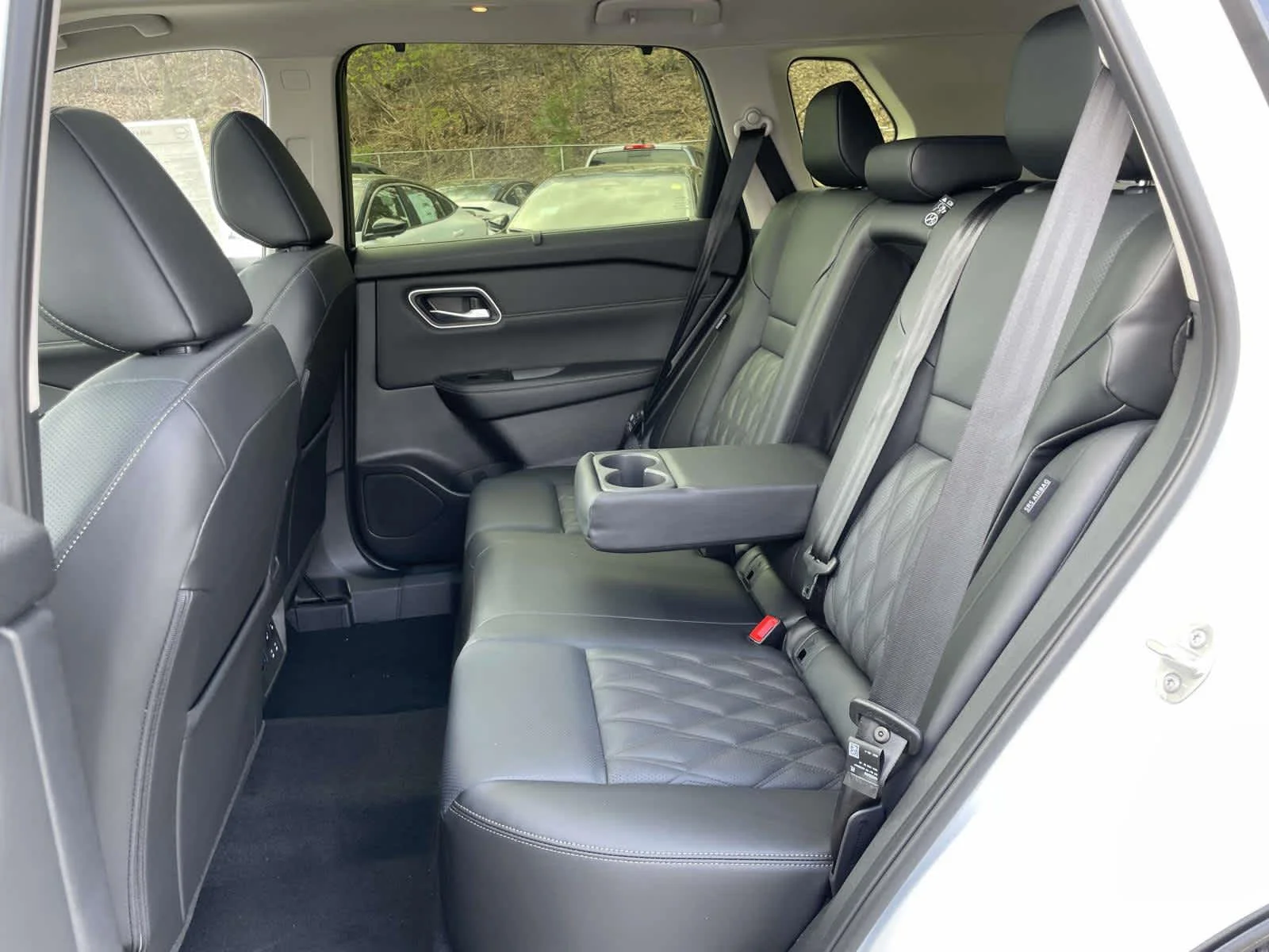 New 2026 Everest White Pearl/Super Black Nissan Platinum image 18